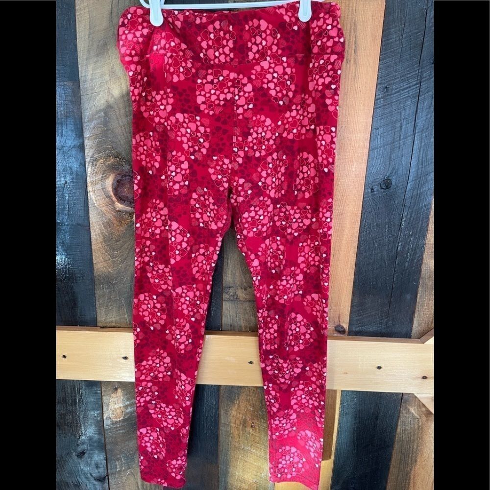 Lularoe Tall & Curvy Valentines heart leggings, polyester and spandex blend